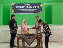 Penutupan KKN Universitas Nusantara PGRI Kediri di Kelurahan Tosaren, Pak Lurah Sampaikan Apresiasi