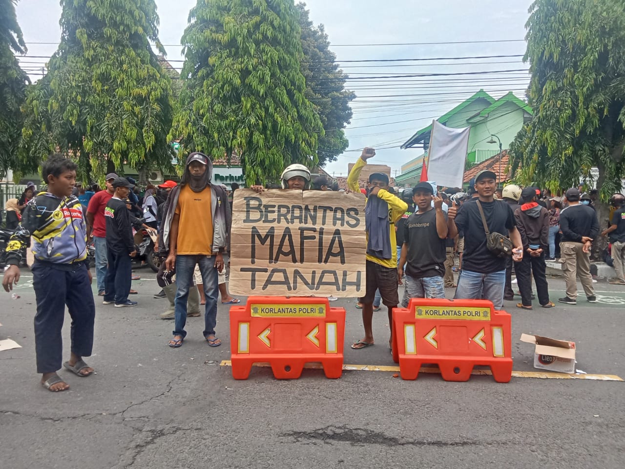 Warga Minta Transparansi Perhutani dalam Pembagian Lahan