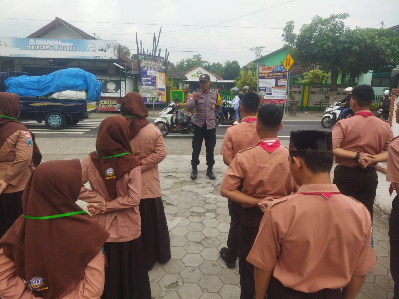 Kapolsek Kandat Beri Pembekalan di MAN 5, Edukasi Pengaturan Lalu Lintas dan TPTKP