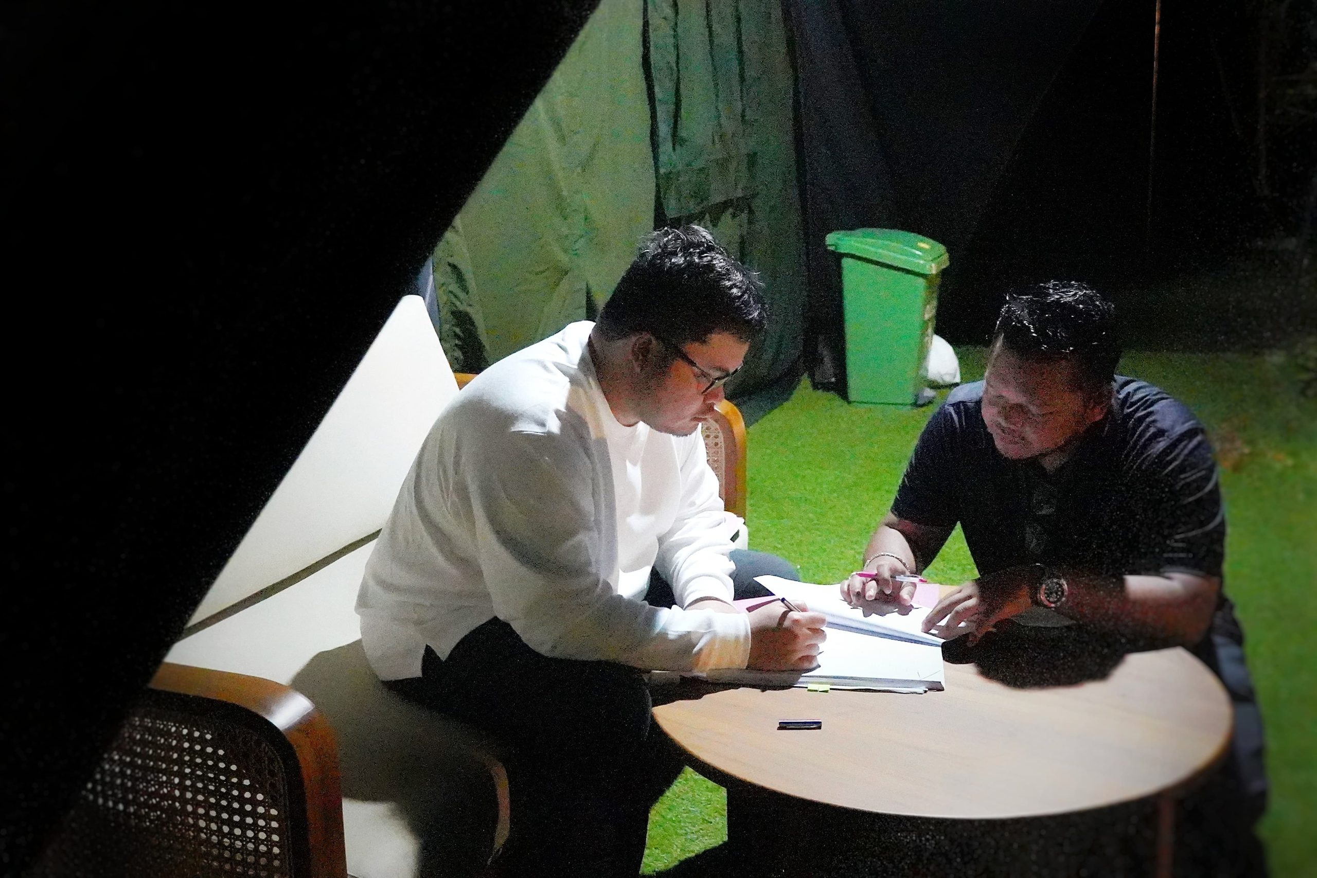 Bupati Kediri Sempatkan Urusi Surat Menyurat di Lokasi Retreat, Mas Dhito: Dimanapun Kita Tetap Bekerja