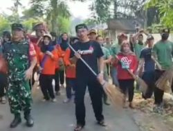 Sinergi Tiga Pilar, Karang Taruna dan Warga Ngronggo Gotong Royong Bersihkan Makam Jelang Ramadhan