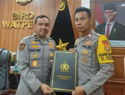 Kapolri Beri Penghargaan kepada Aiptu Agus Riyanto atas Dedikasinya Mendirikan TPA di Kembangan