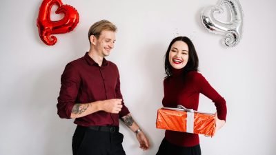15 Ide Hadiah Valentine untuk Istri yang Bermanfaat dan Penuh Makna, Dijamin akan Membuatnya Terkesima!