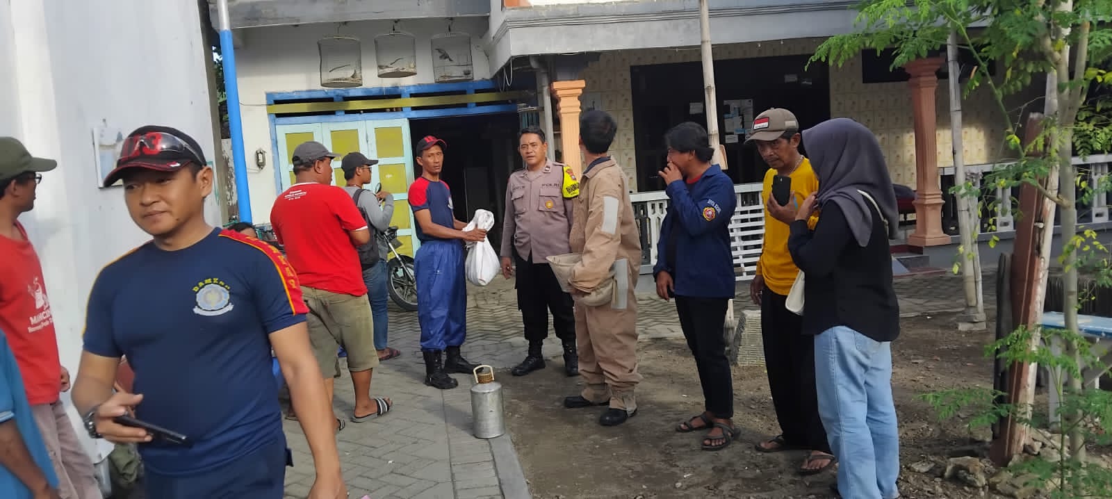 Sarang Tawon Vespa Resahkan Warga Kaliombo, BKTM dan Damkar Bergerak Cepat
