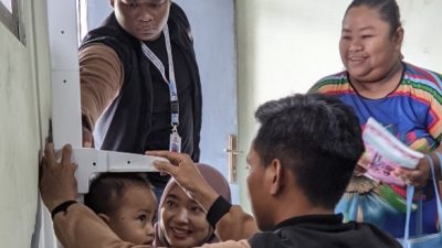 Mahasiswa Umsida Perkuat Posyandu Desa Ngancar, Percepat Layanan dan Edukasi Cegah Stunting