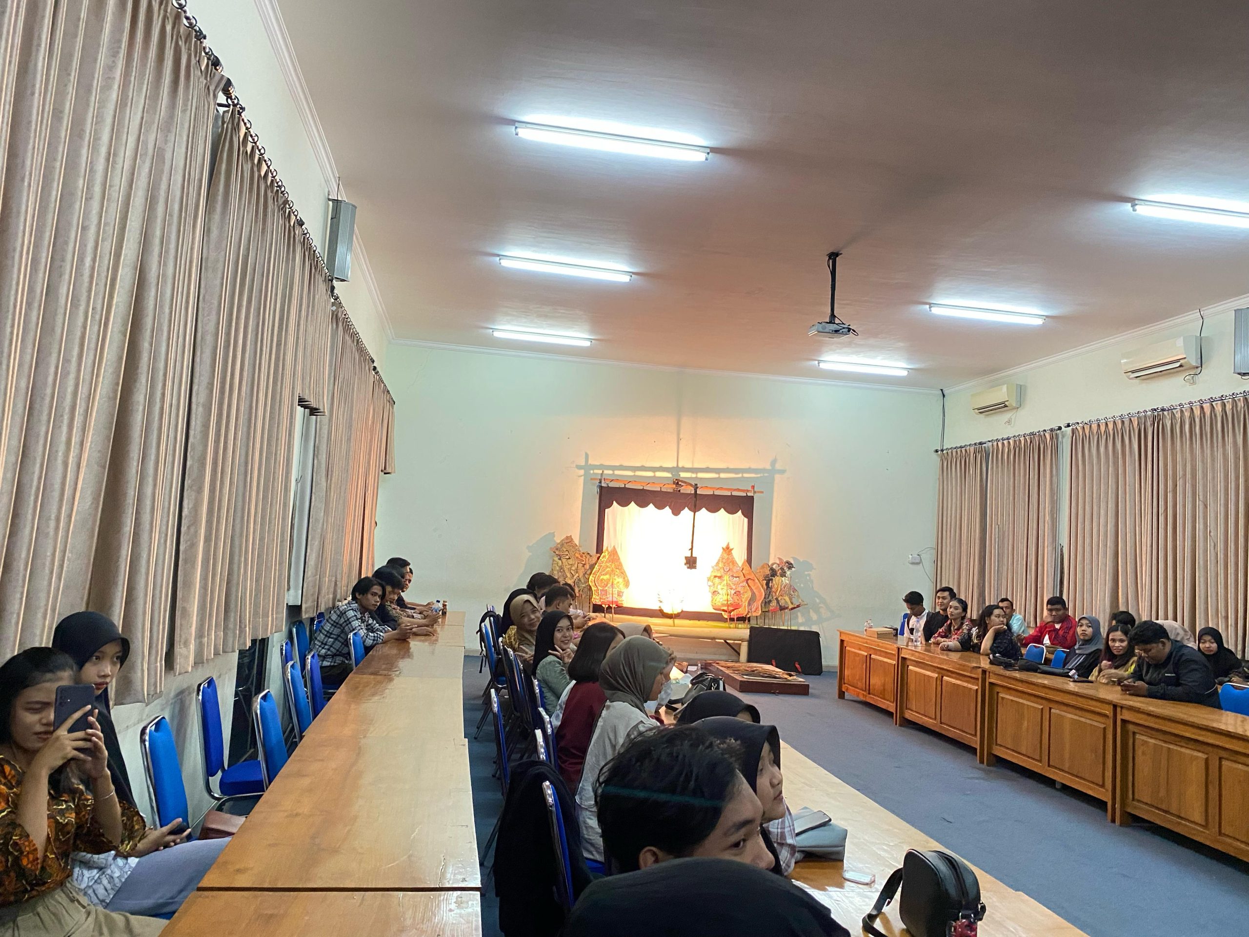 Dies Natalis ke-48 Prodi Sejarah UNP Kediri: Wayang Kulit “Gatotkaca Lahir” Bangkitkan Kesadaran Sejarah