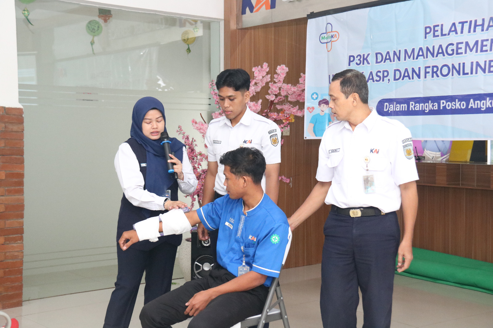 KAI Daop 7 Madiun Bekali Pegawai dengan Keterampilan Medis untuk Tangani Penumpang Darurat