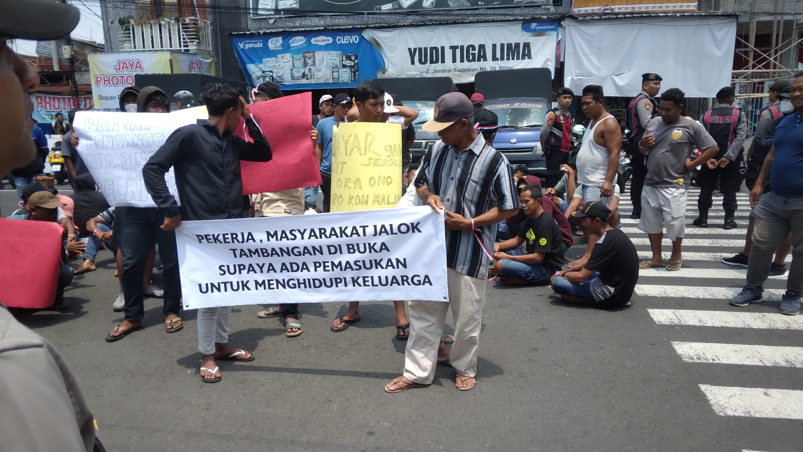 Polisi Tegas Tutup Tambang Pasir Ilegal di Aliran Kelud