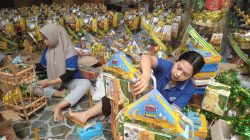 Menjelang Lebaran, Pengusaha Hampers di Blitar Banjir Pesanan Hingga ke Papua