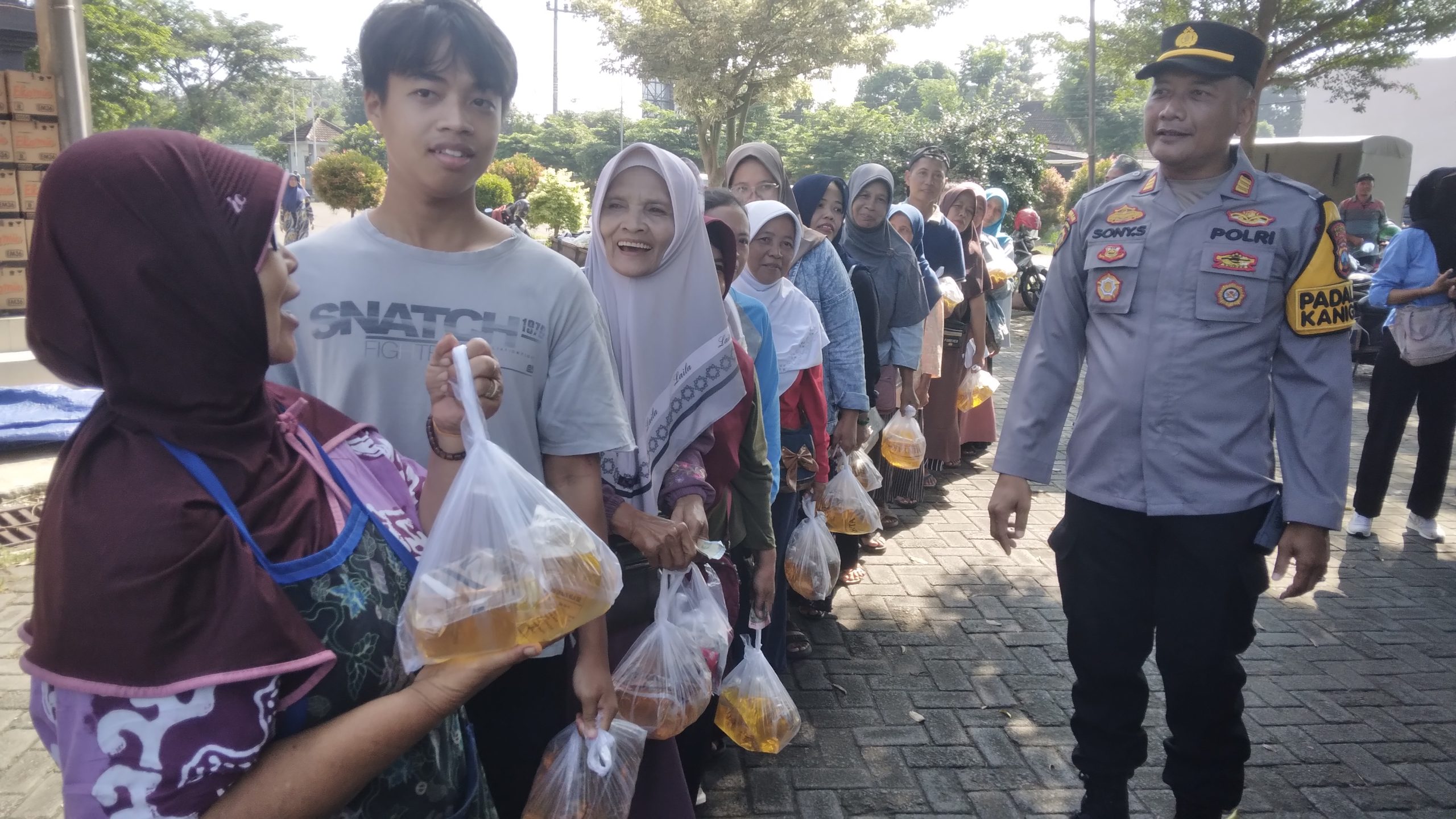 Operasi Pasar Beras Diserbu Pembeli, Bulog Sediakan 2 Ton SPHP