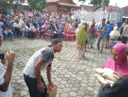 Heru Sunaryanta Bagikan 3.000 Paket Zakat, Lansia Dapat Uang Saku Rp 500 Ribu