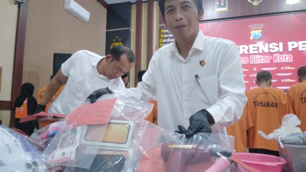 Polisi Bongkar Prostitusi Online via Aplikasi Kencan, Kos Jadi Lokasi Transaksi