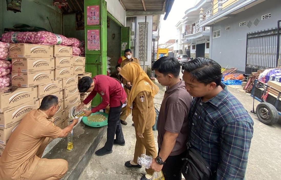 Sidak Minyak Goreng Subsidi di Blitar, Tim Gabungan Temukan Selisih Takaran