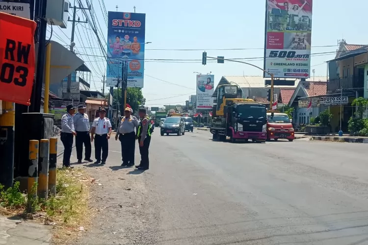 Dishub Kediri Lakukan Monev Rambu dan Traffic Light Jelang Lebaran