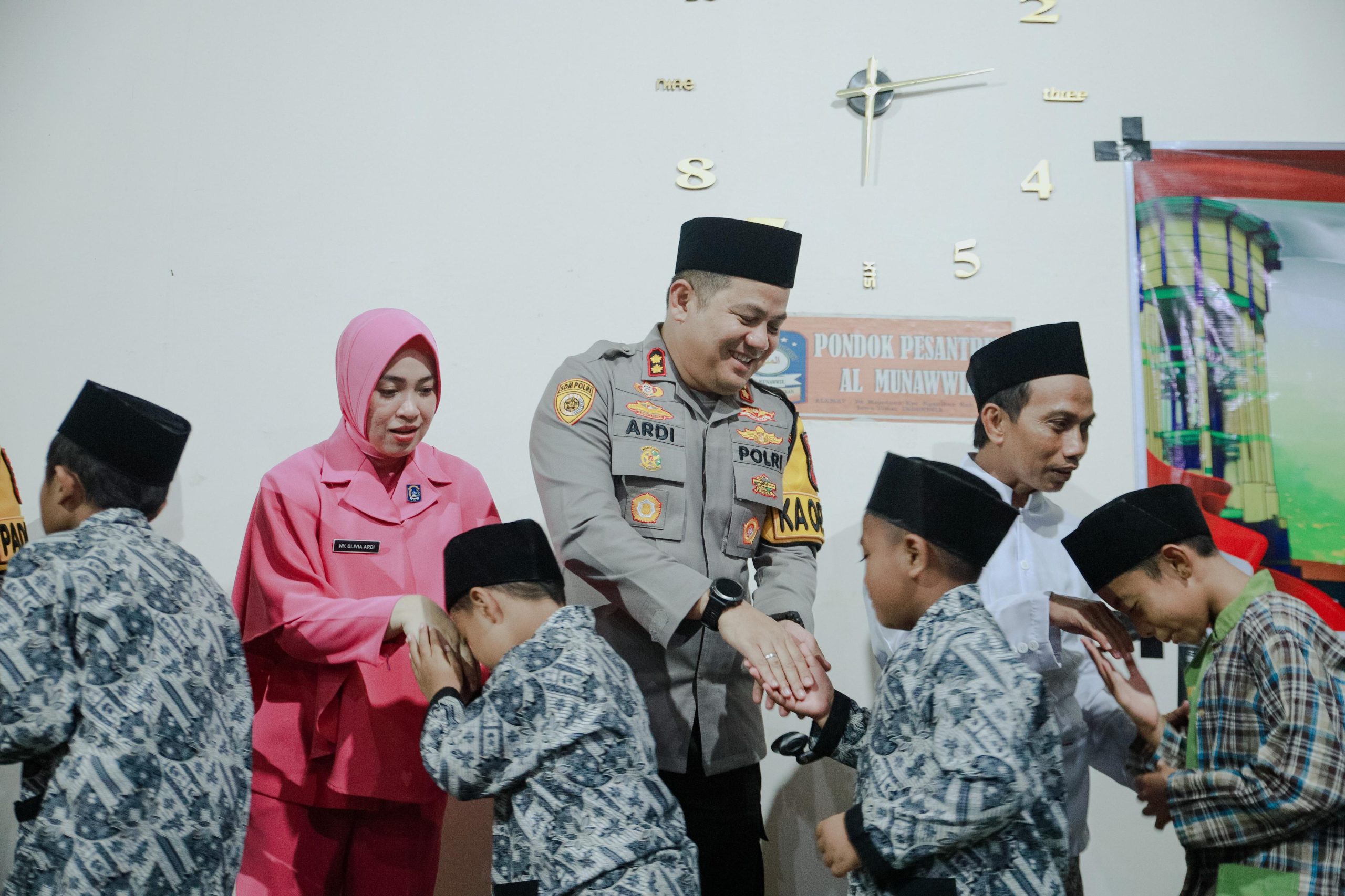 Pererat Silaturahmi, Polres Jombang Salurkan Bantuan ke Santri dan Anak Yatim