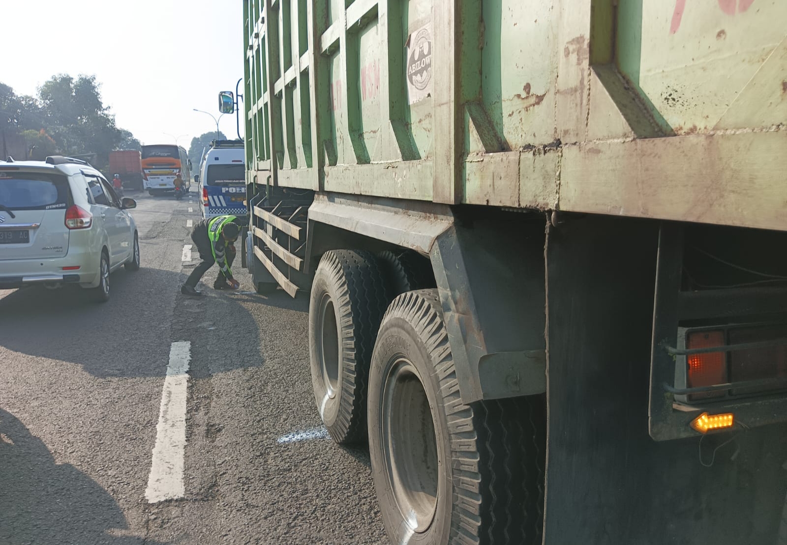 Kecelakaan Tragis Motor vs Truk di Jombang, Dua Nyawa Melayang