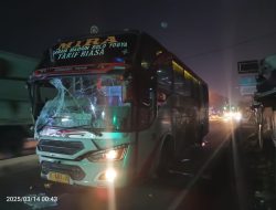 Diduga Akibat Menyalip! Bus PO Mira Tabrak Truk di Jombang, Tiga Korban Dilarikan ke RS