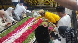 Menteri ESDM Bahlil dan Sejumlah Pejabat Ziarah ke Makam Gus Dur