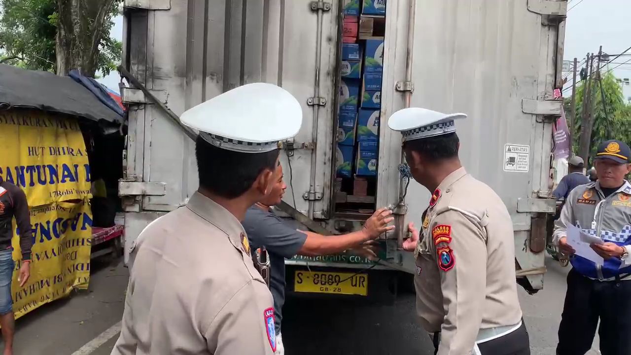 Satlantas Polres Jombang Batasi Kendaraan Berat Demi Kelancaran Mudik Lebaran