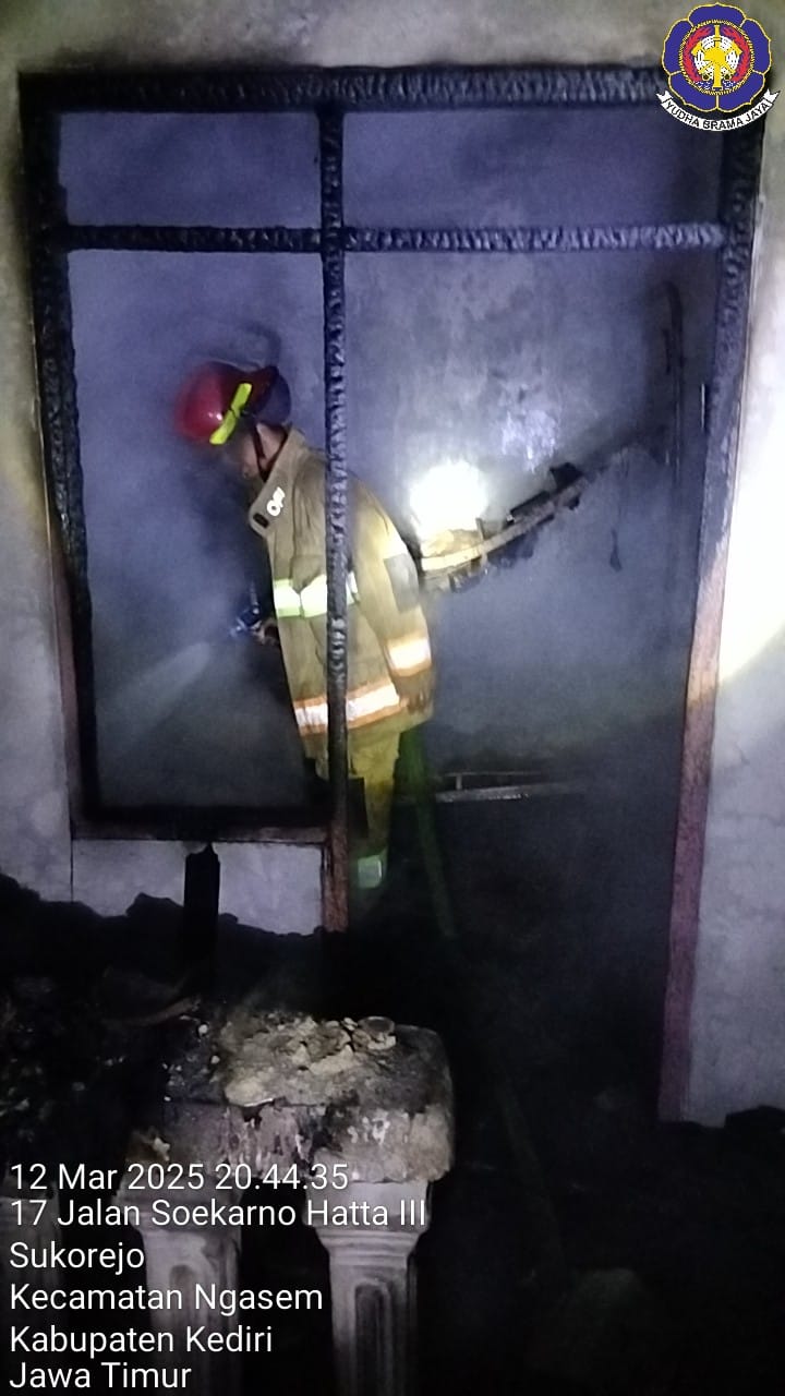 Rumah Warga Ngasem Terbakar, Tiga Unit Damkar Dikerahkan