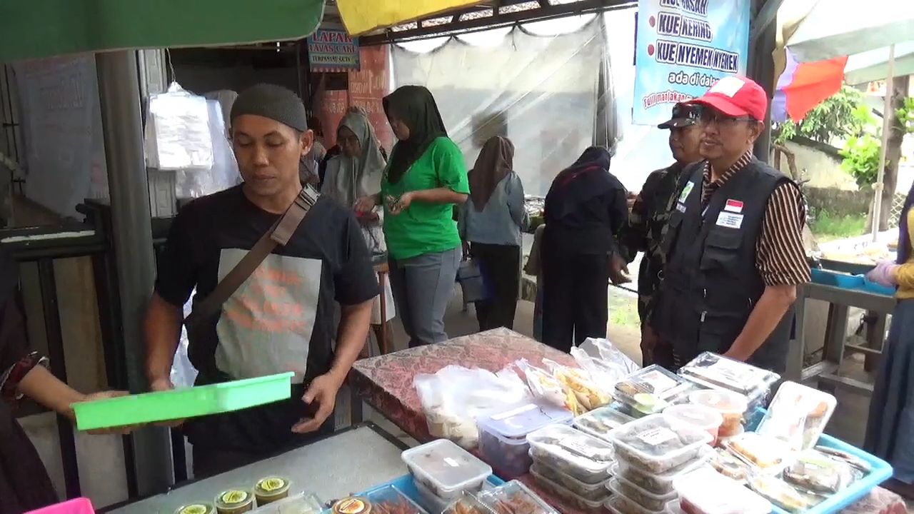 Inspeksi Takjil Ramadan, Dinkes Jombang Temukan Lauk Tak Segar di Pasar