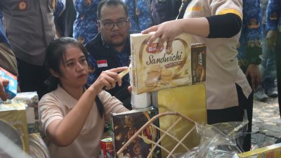 Minuman Kedaluwarsa Ditemukan Saat Sidak Swalayan di Kota Kediri, Polisi Lakukan Uji Lab