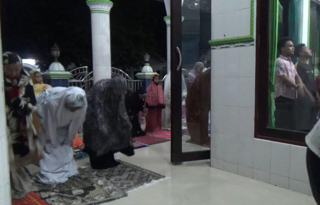 Tarawih Kilat di Jombang: 23 Rakaat Rampung dalam 10 Menit