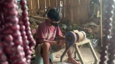 Tasbih Kayu Cendana dan Gaharu di Jombang Laris Manis Selama Ramadan
