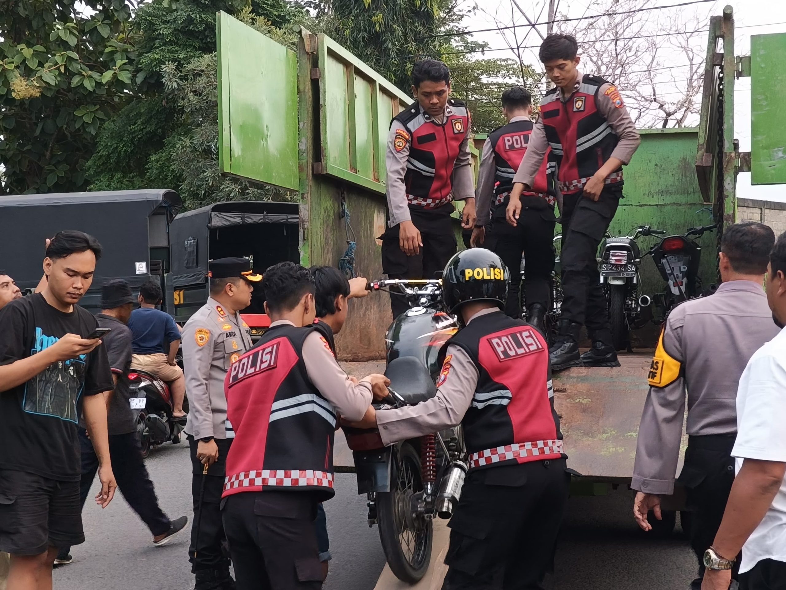 Polres Jombang Razia Balap Liar di Kawasan Makam Gus Dur, Puluhan Motor Disita