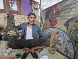 Berbekal Keahlian Mengukir, Pria di Ponorogo Ubah Limbah Kayu Jadi Karya Seni Bernilai Tinggi