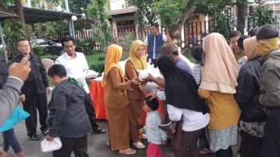 Pemkab Kediri Bagikan 200 Takjil Setiap Hari Selama Ramadan