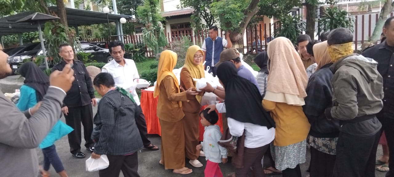 Pemkab Kediri Bagikan 200 Takjil Setiap Hari Selama Ramadan