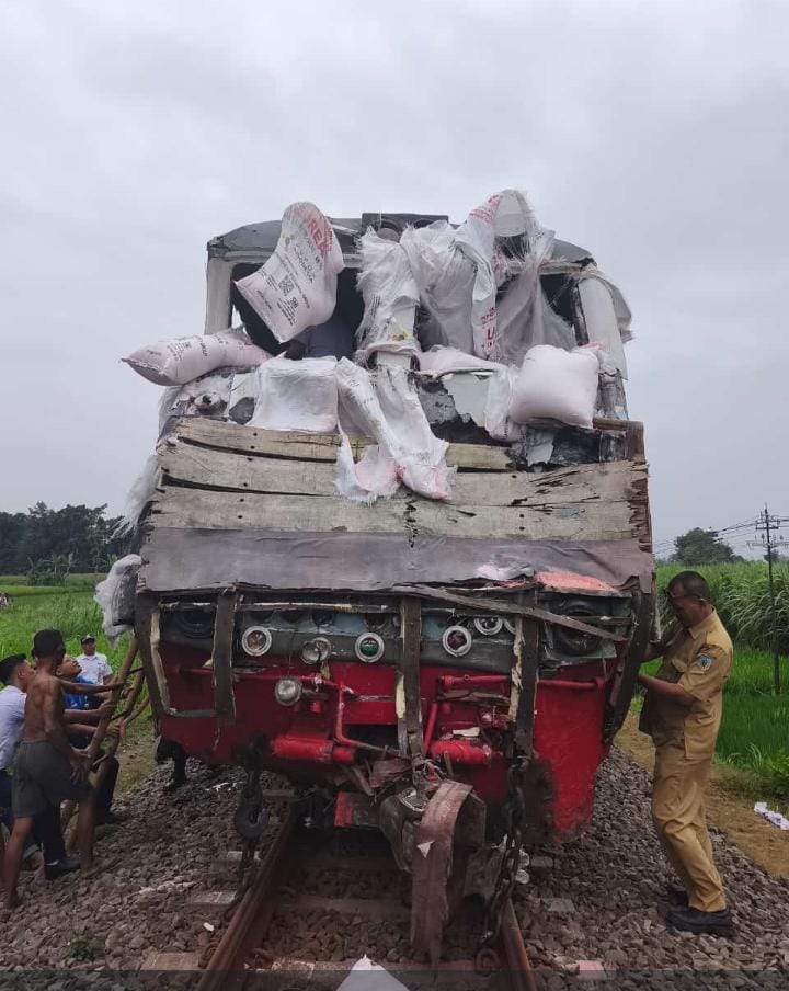 Truk vs Kereta Api di Ngadiluwih, Satu Orang Meninggal Dunia