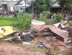 Truk Pengangkut Pupuk Dihantam Kereta Api di Kediri, Pengemudi dan Kernet Luka Berat