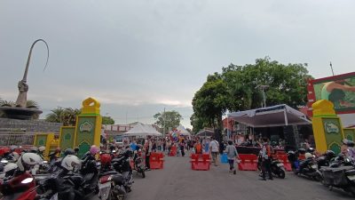 DLH Kota Blitar Siagakan Satgas Kebersihan di Pasar Takjil Jalan Kenanga