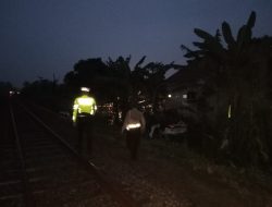 Honda HRV Dihantam Kereta Api Singasari di Blitar, Satu Tewas, Satu Luka