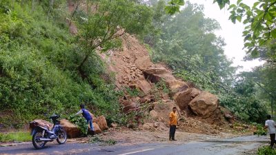 Longsor di Jalur Ponorogo-Pacitan KM 222, Pengendara Diminta Waspada