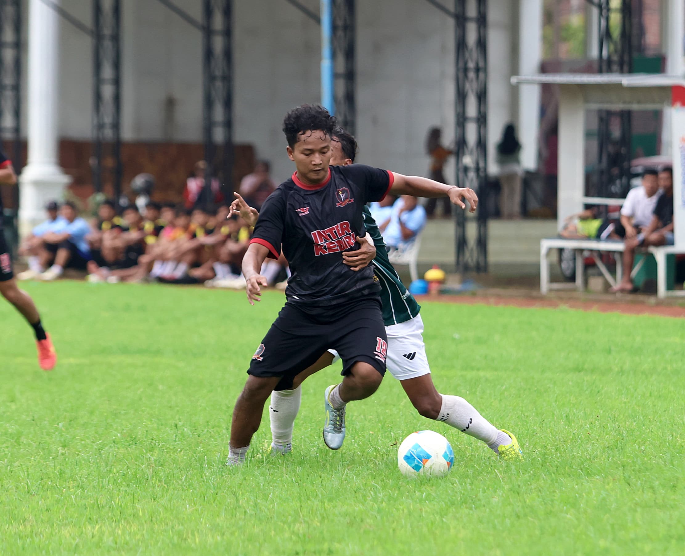 punggawa Inter Kediri saat bertanding ujicoba melawan tim cabor sepakbola Porprov Kabupaten Kediri (ist)