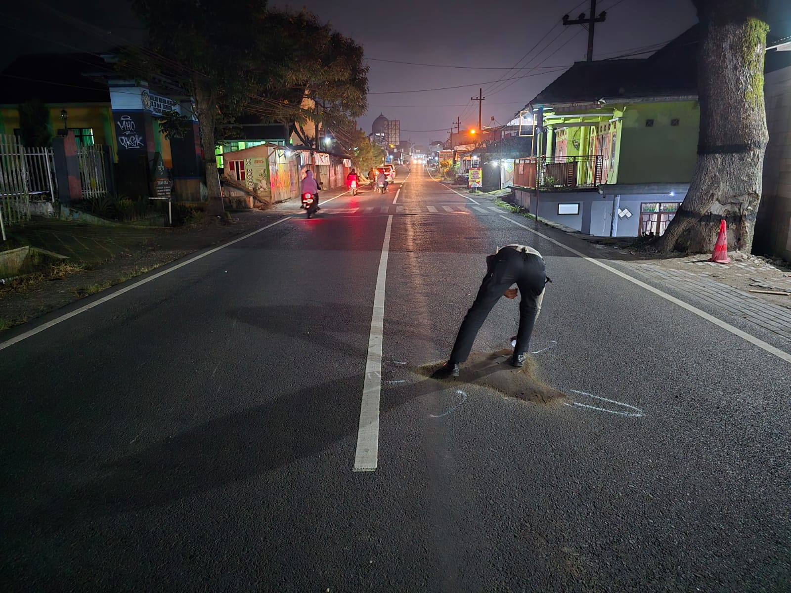 Pejalan Kaki Tewas Ditabrak Motor di Pujon, Pengendara Luka-Luka