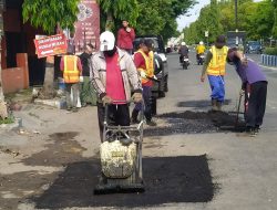 DPUPKP Ponorogo Genjot Perbaikan Jalan Sambut Arus Mudik Lebaran 2025