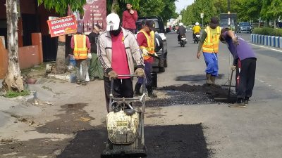 DPUPKP Ponorogo Genjot Perbaikan Jalan Sambut Arus Mudik Lebaran 2025