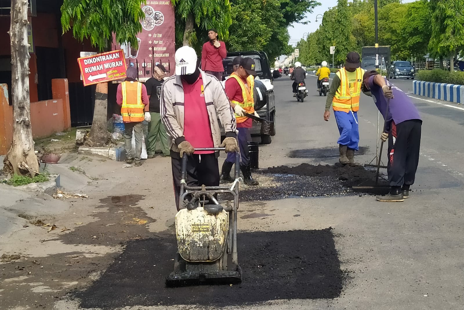 DPUPKP Ponorogo Genjot Perbaikan Jalan Sambut Arus Mudik Lebaran 2025