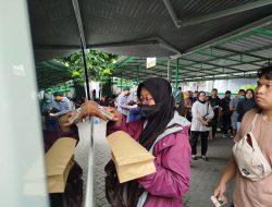 Mobil Kas Keliling BI Kediri Diserbu Warga Ponorogo untuk Penukaran Uang Baru