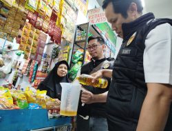Polres Ponorogo Sidak Minyak Kita di Pasar Legi, Ini Hasilnya