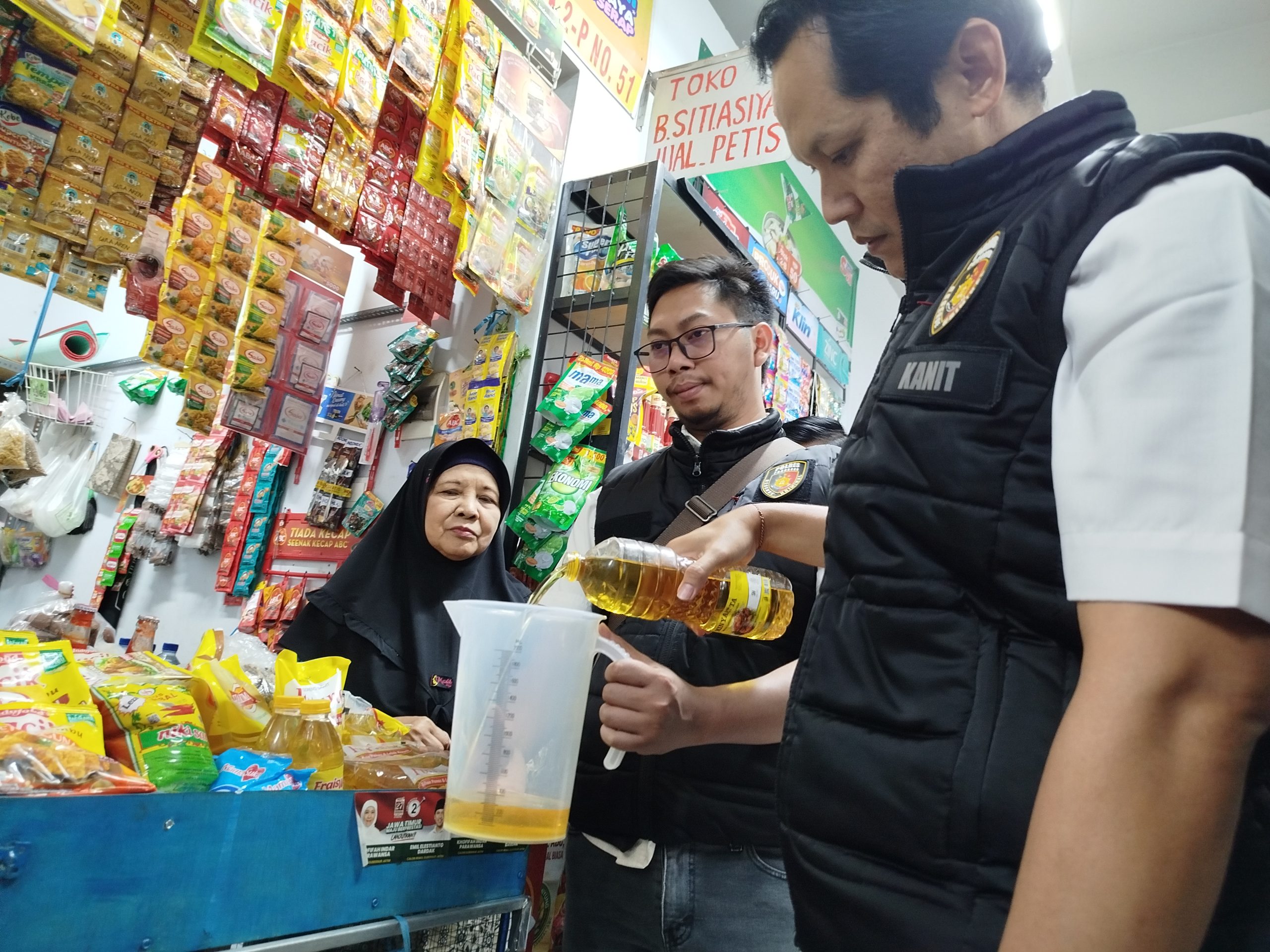 Polres Ponorogo Sidak Minyak Kita di Pasar Legi, Ini Hasilnya