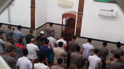 Bentuk Penghormatan dan Duka Cita Bagi Anggota Polres Way Kanan yang Gugur Menjalankan Tugas. Polres Ponorogo Gelar Salat Ghaib Selama 7 Hari