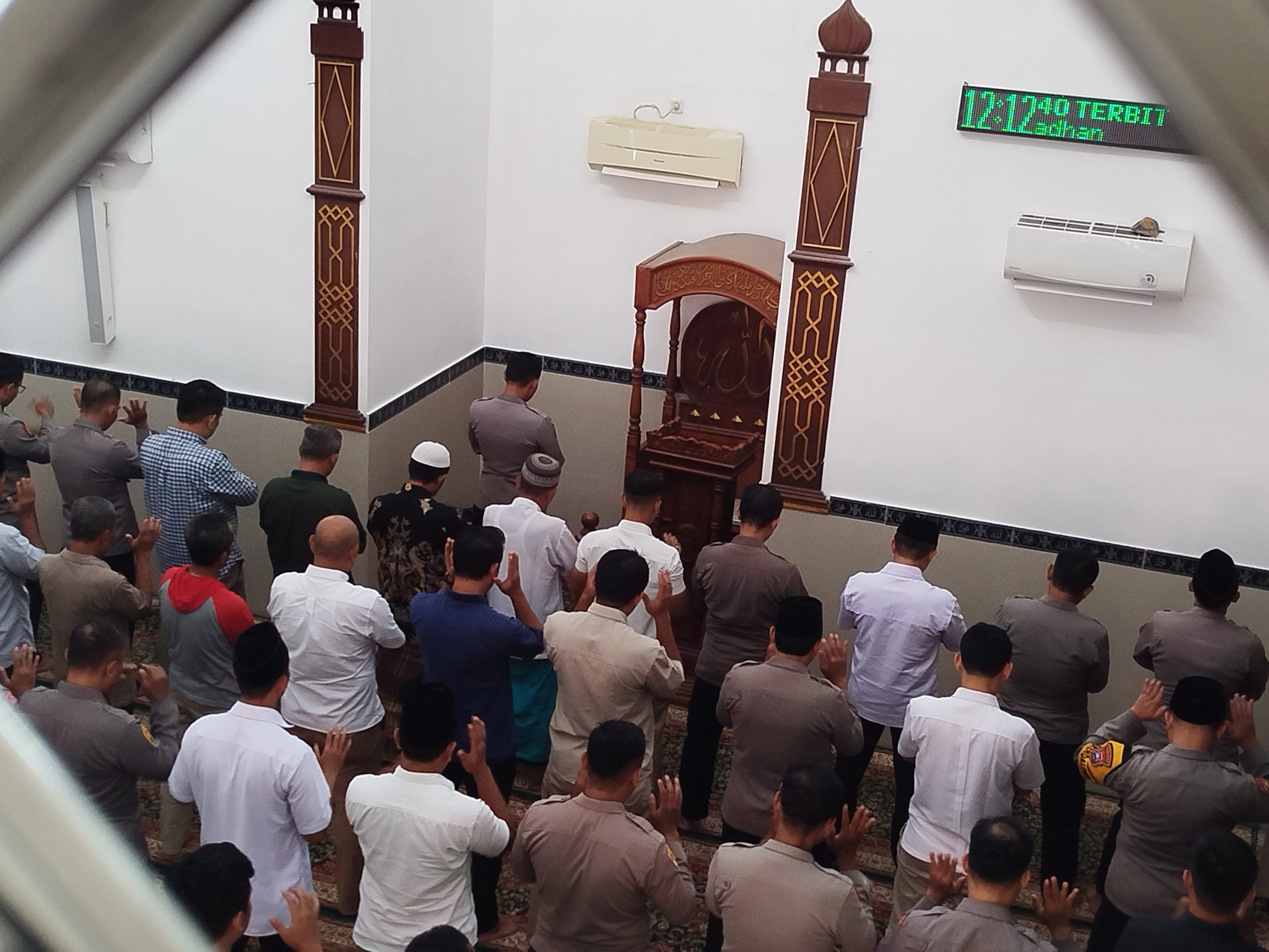 Bentuk Penghormatan dan Duka Cita Bagi Anggota Polres Way Kanan yang Gugur Menjalankan Tugas. Polres Ponorogo Gelar Salat Ghaib Selama 7 Hari