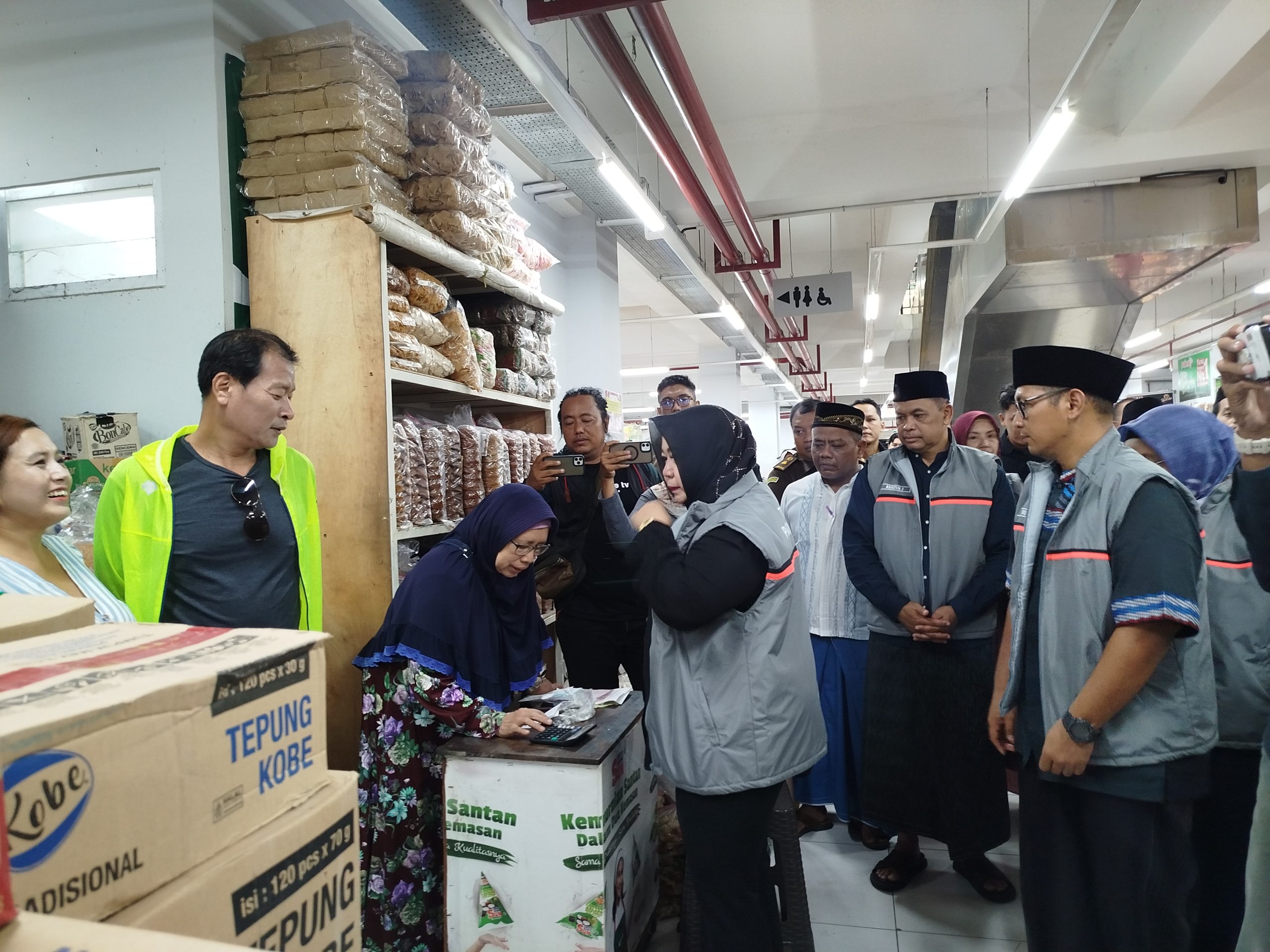 TPID dan Wabup Ponorogo Sidak Pasar Legi, Minyak Kita Dijual di Atas HET