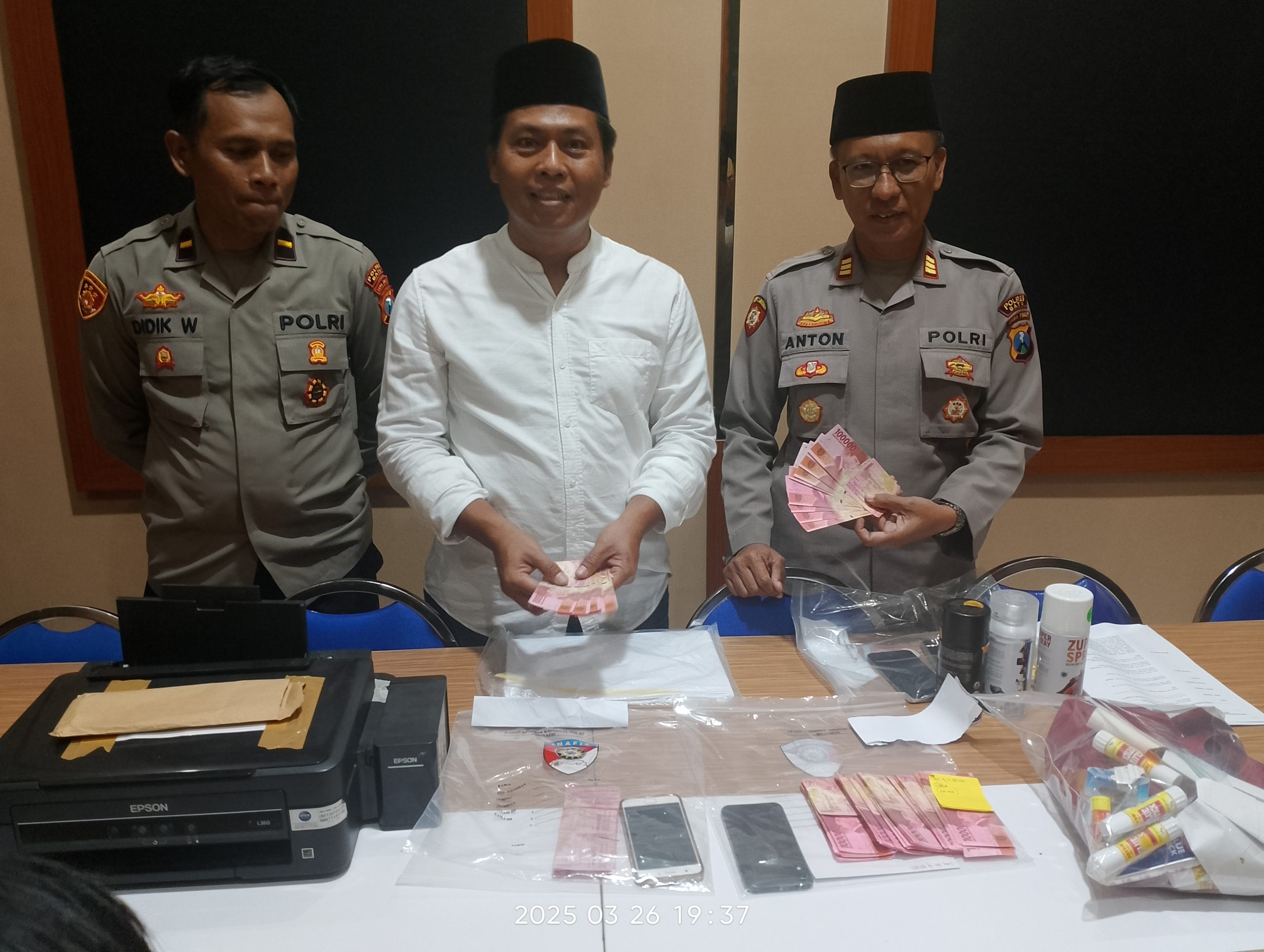 Polres Batu Tangkap Tiga Pengedar Uang Palsu, Sita Uang Rp 14,9 Juta