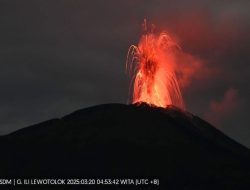 Gunung Lewotobi NTT Meletus, Status Awas Diberlakukan!
